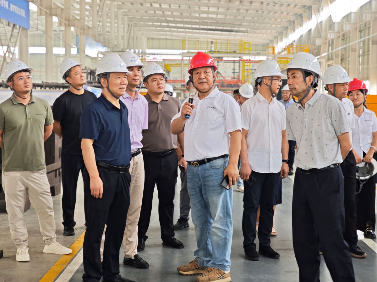 對(duì)標(biāo)先進(jìn)，共謀發(fā)展——新化縣企業(yè)家代表團(tuán)赴婁星產(chǎn)業(yè)開(kāi)發(fā)區(qū)考察學(xué)習(xí)